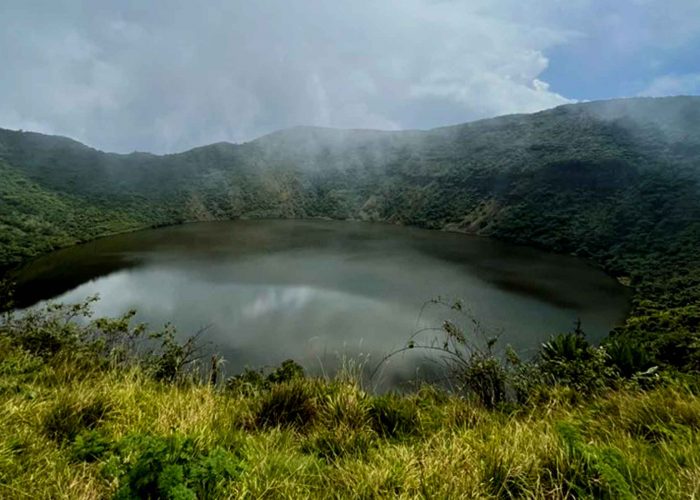 8-days-rwanda-uganda-volcano-hiking-adventure-safari